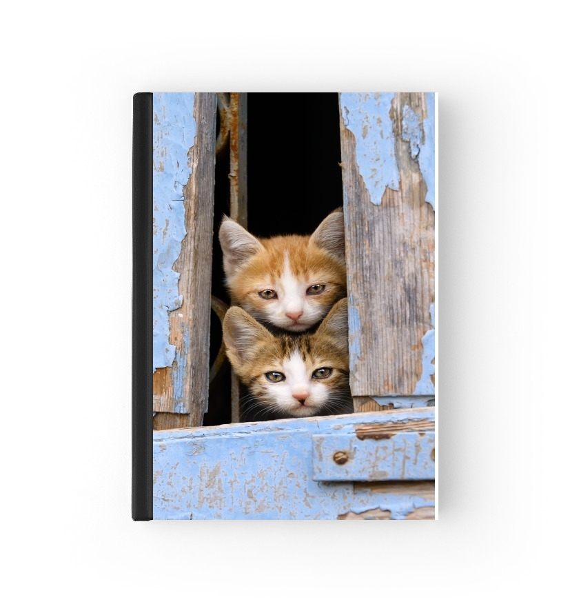  Cute curious kittens in an old window para Personalizable calendario escolar