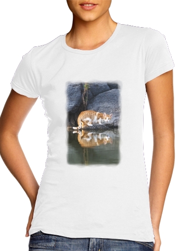  Cat Reflection in Pond Water para Camiseta Mujer